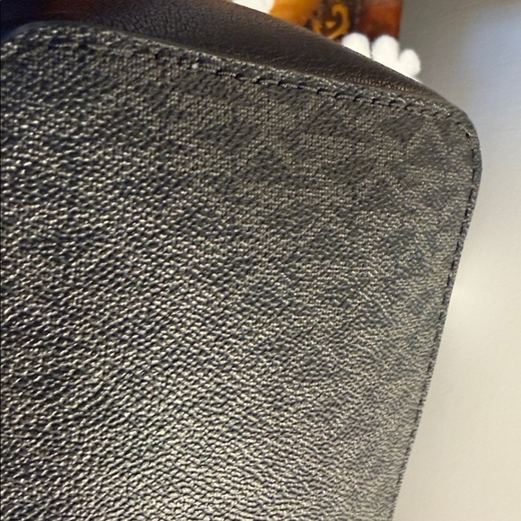 Michael Kors chic black signature logo tote with side pockets and full zip top - Picture 7 of 10